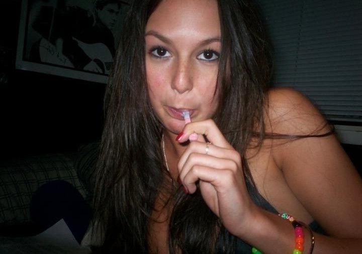 8P Get amateur vid from bosomy cutie stripping and showing nub