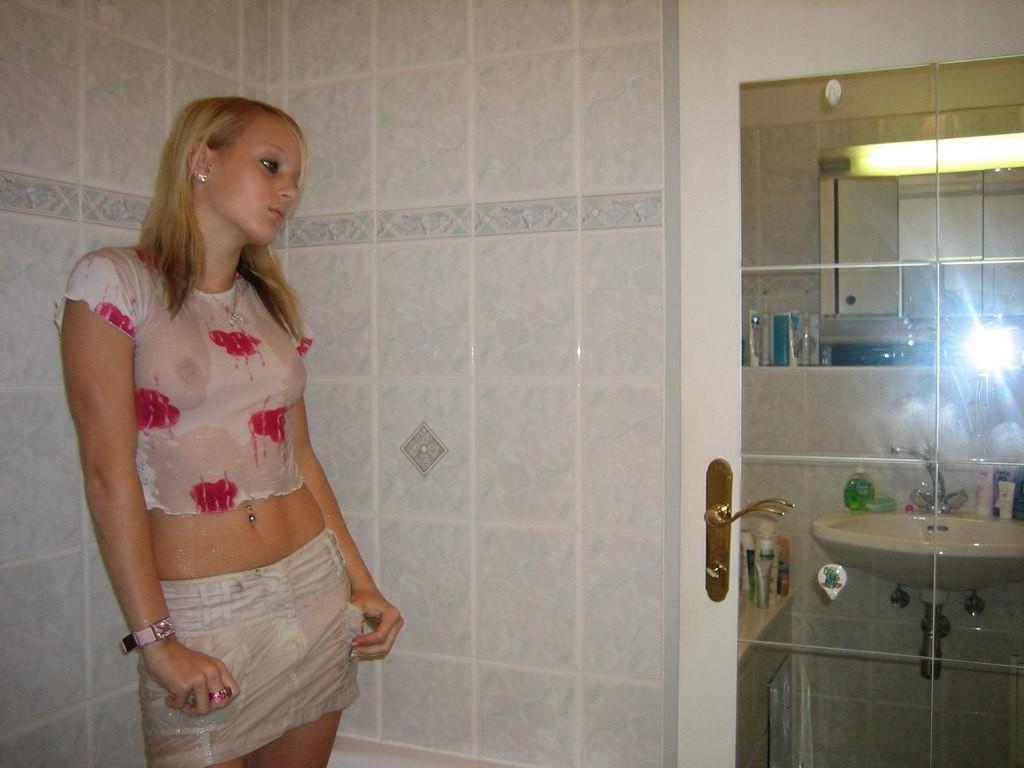 8P Watched by cam girlfriend strips in the bathroom