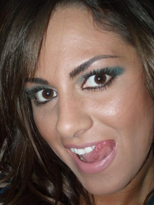 10P Amateur babe looks cool flashing treasures in home vid