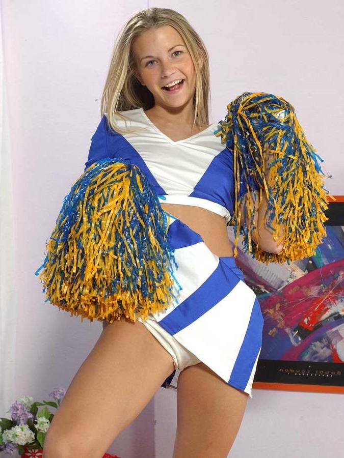 16P Teen cheerleader fingering pussy to get orgasm