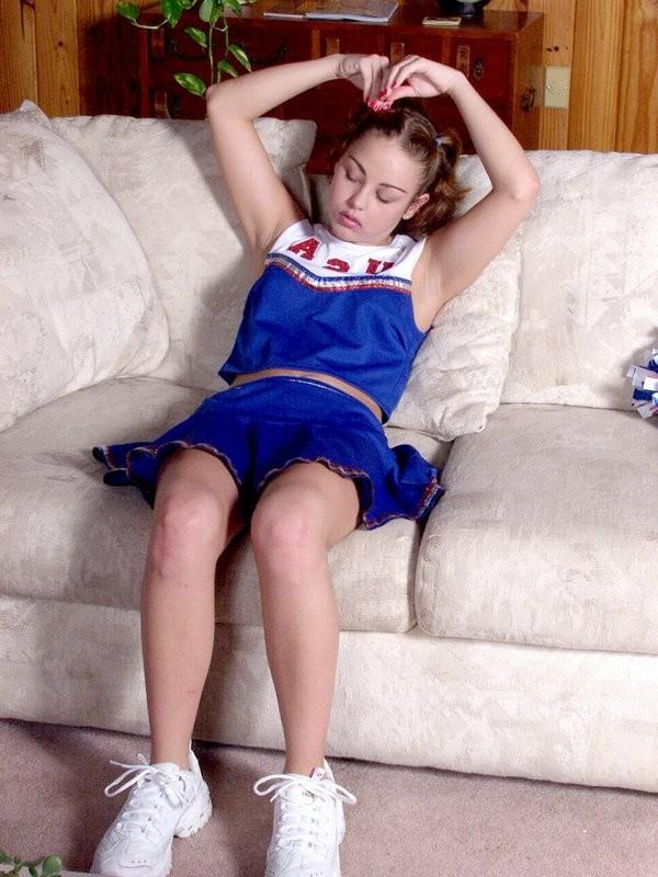 16P Teen cheerleader spreading pussy wide and finger