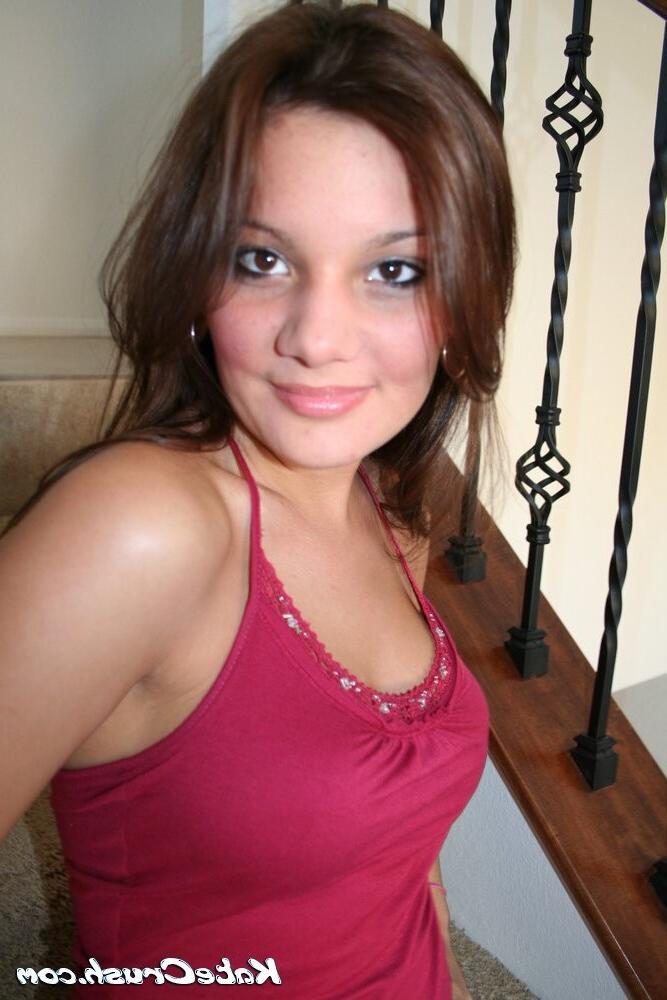 15P Kate on the stairs in worn out jeans