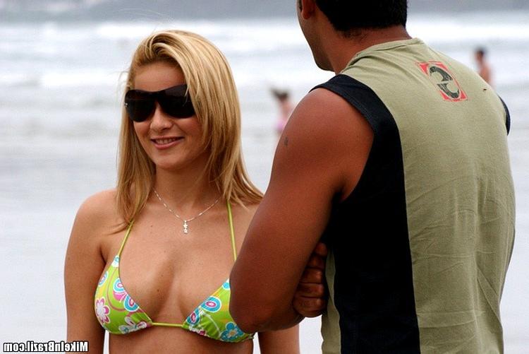 16P Hot and Sexy Brazilian Beach Babe Getting Naked For Mike