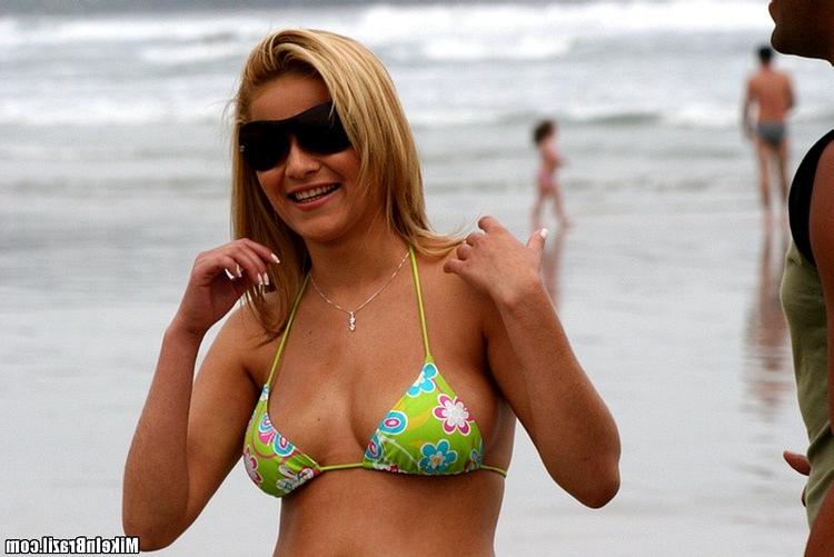 16P Hot and Sexy Brazilian Beach Babe Getting Naked For Mike