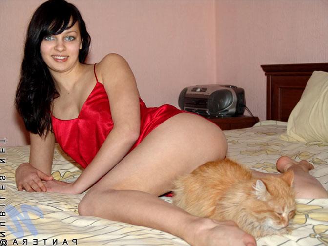 16P Dark haired teen in a thong showing her tight butt /