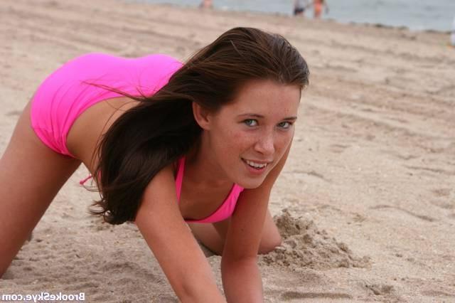 16P teen babe trying on her new pink bikini