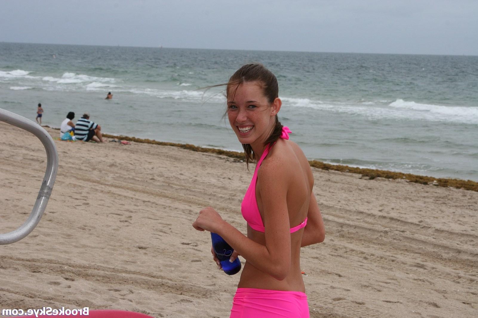 16P tiny teen posing in her bikini