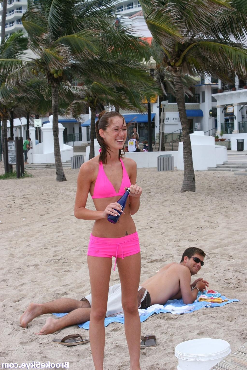16P tiny teen posing in her bikini