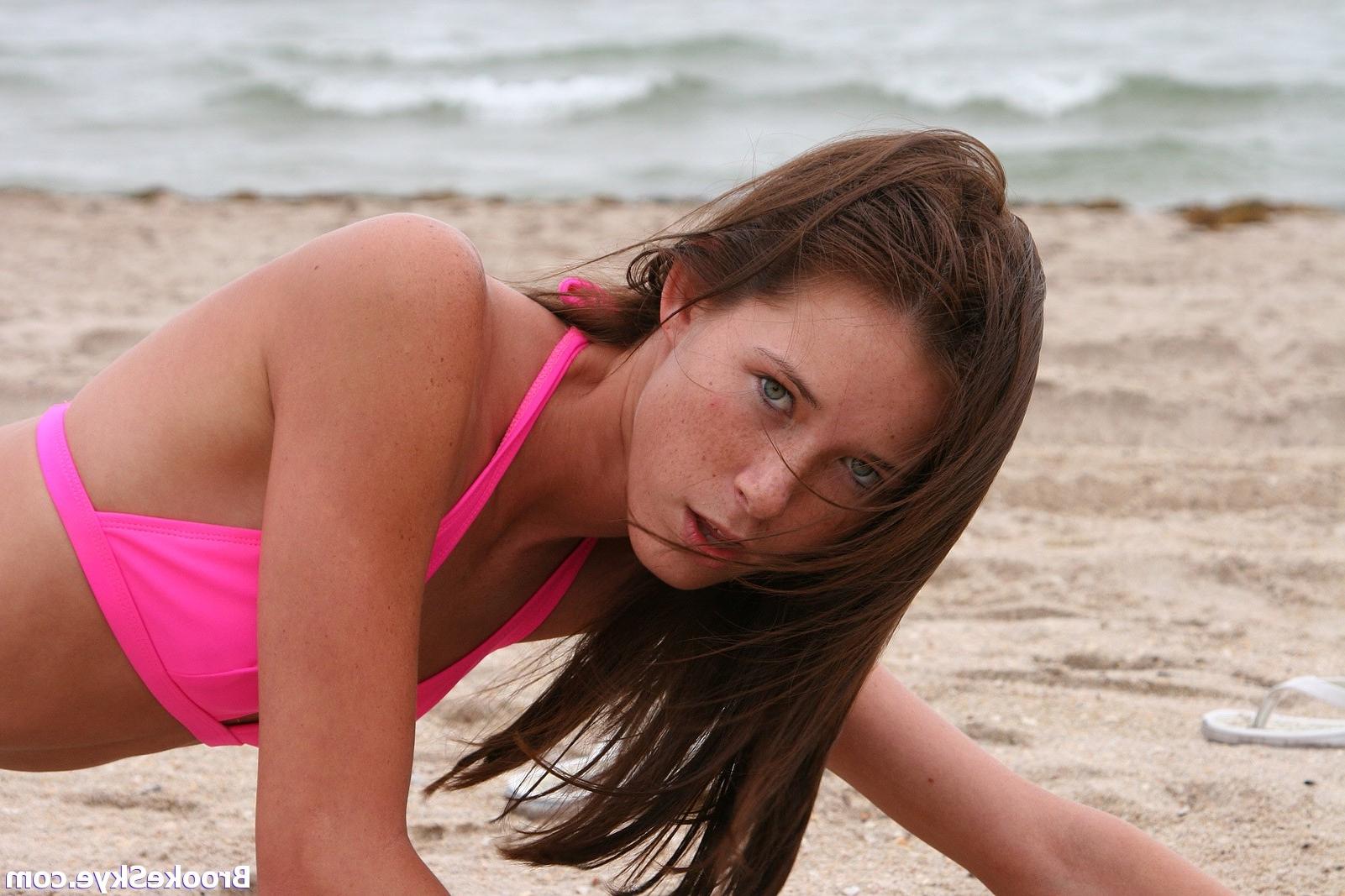 16P tiny teen posing in her bikini