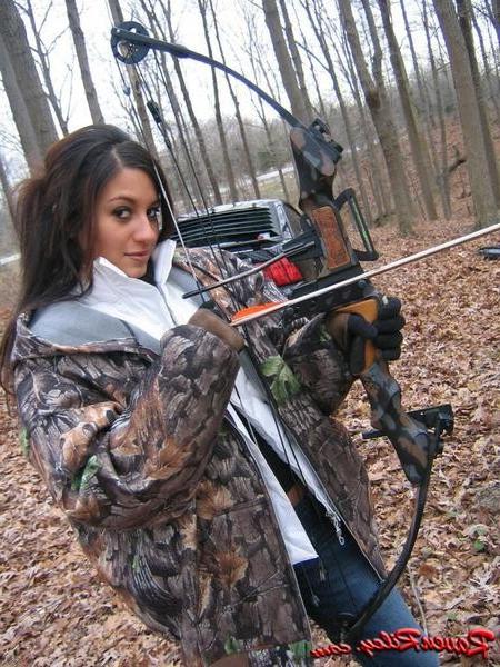 16P Very Sexy Raven Haired Beauty Shooting Big Guns