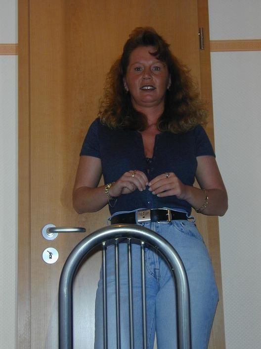 17P Sexy Cheating Wife Showing Pert Ass