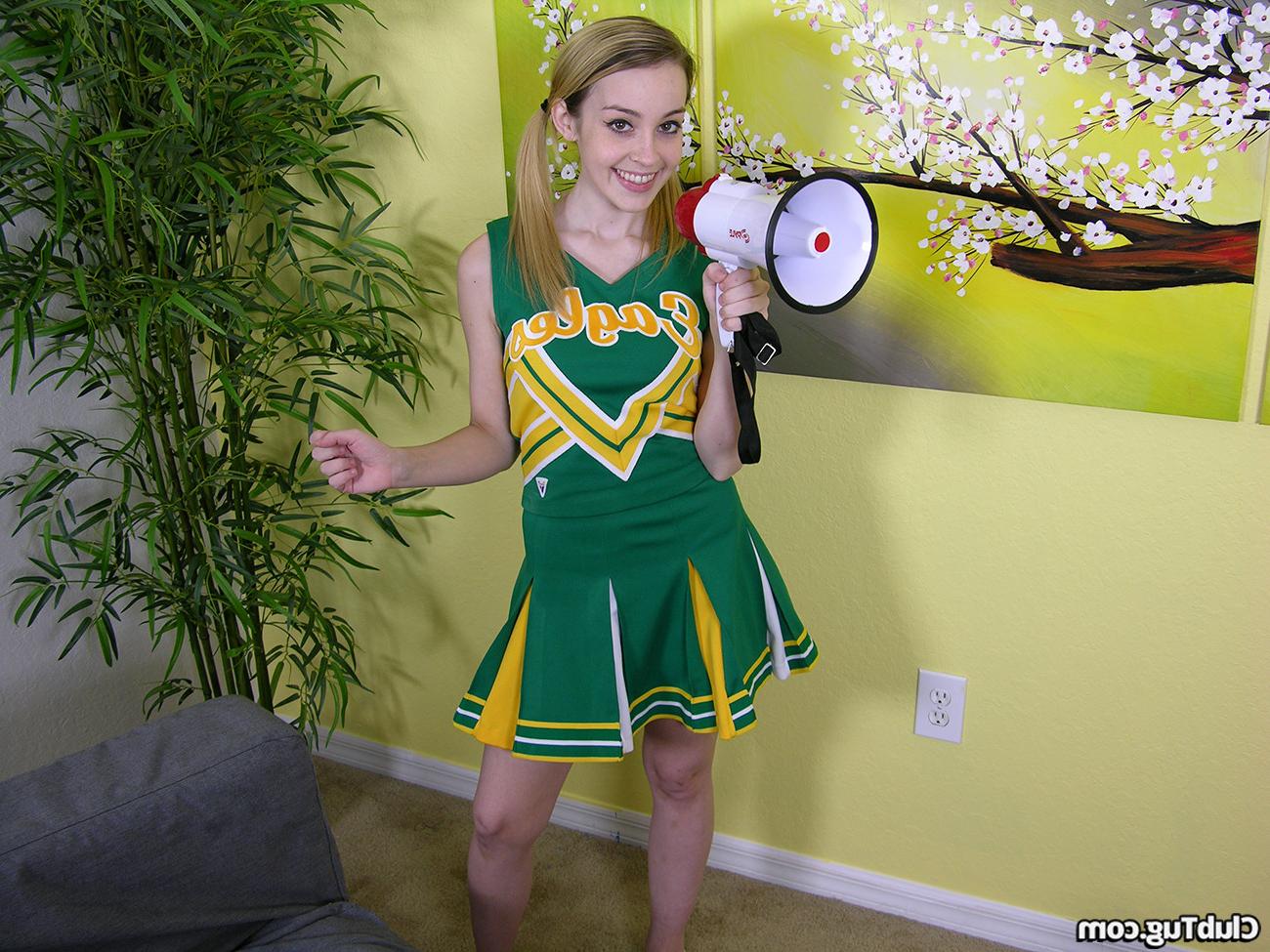 10P Cheerleader handjob