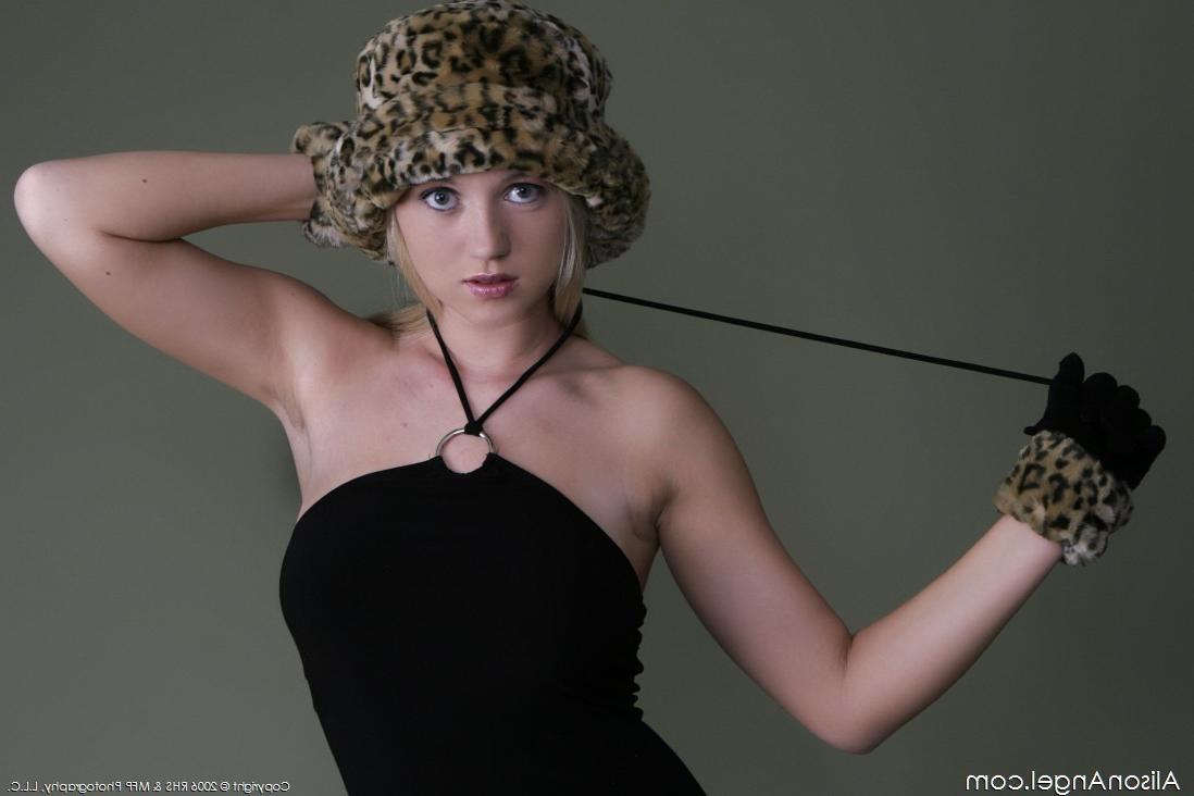 16P Heavenly Gorgeous Blonde Alison Angel Naked