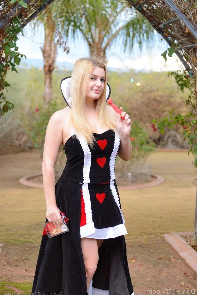 13P Danielle the queen is cumming