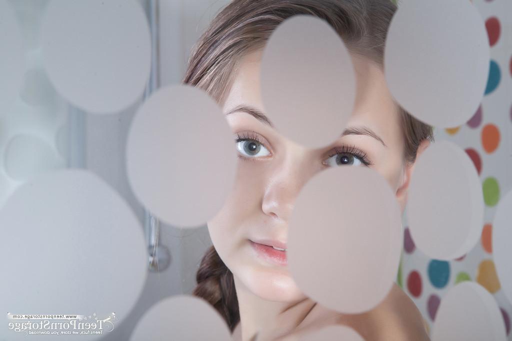 20P Bathroom girlfriend fun