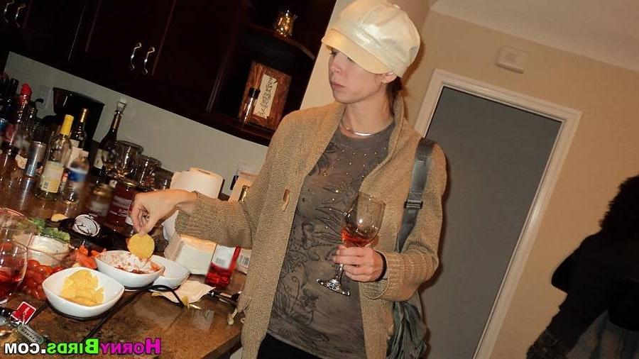 15P Horny girls doing sex in their home night party