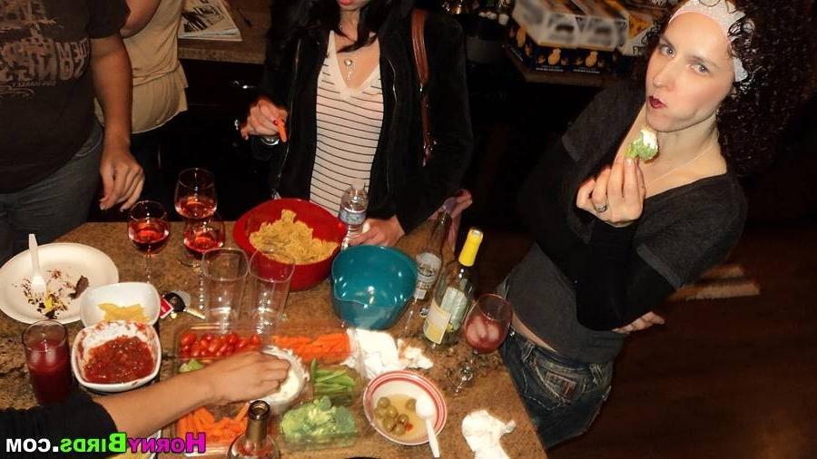 15P Horny girls doing sex in their home night party