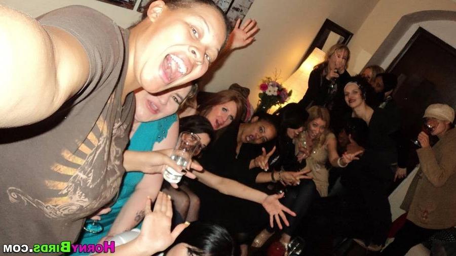 15P Horny girls doing sex in their home night party
