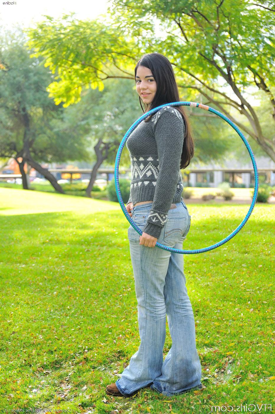 16P Nadine hula hoops naked outside