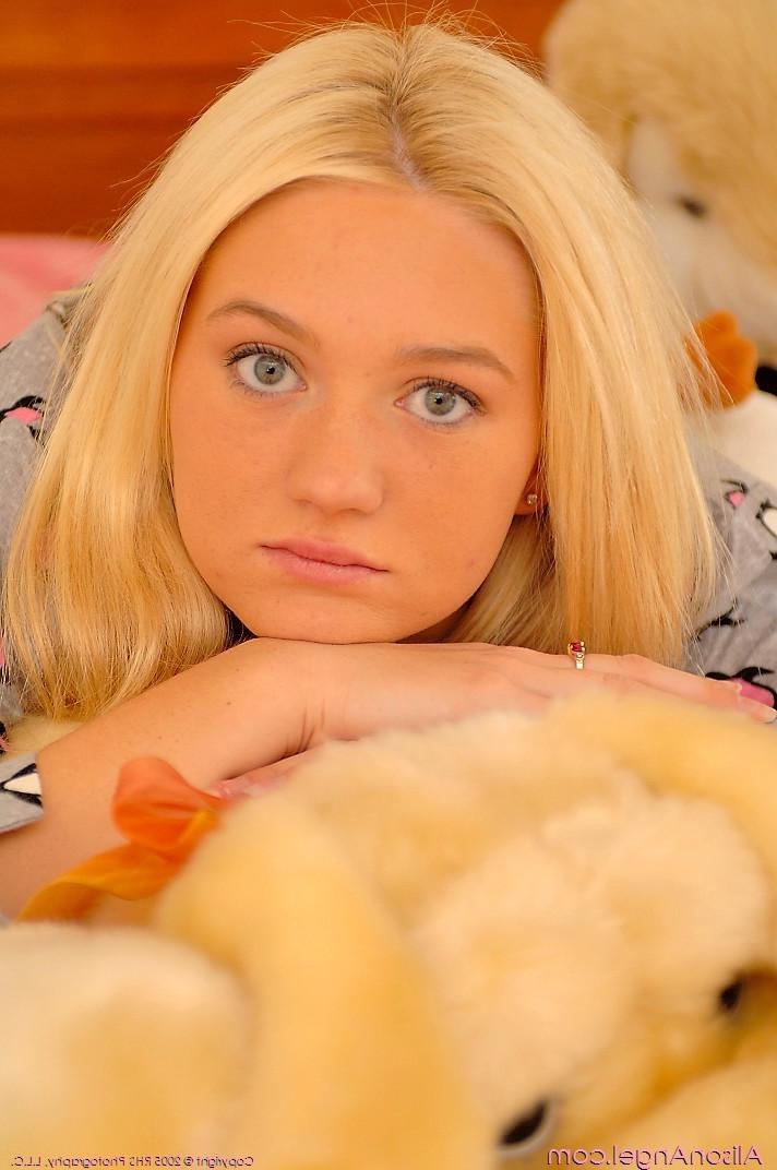 16P Heavenly Gorgeous Blonde Alison Angel Naked