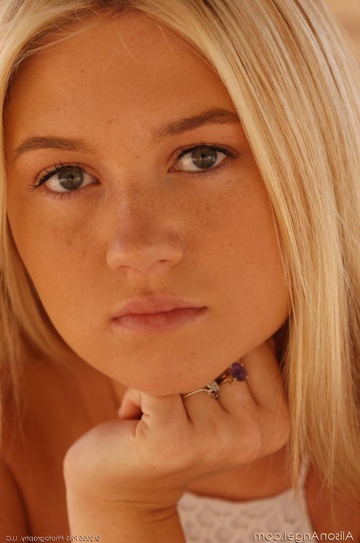 16P Heavenly Gorgeous Blonde Alison Angel Naked