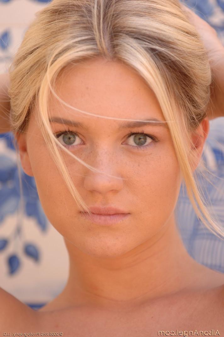 16P Heavenly Gorgeous Blonde Alison Angel Naked