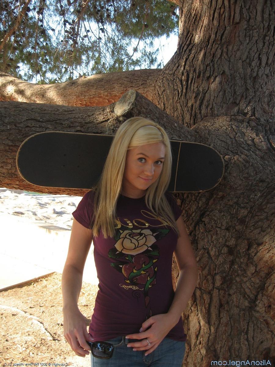 16P Heavenly Gorgeous Blonde Alison Angel Naked