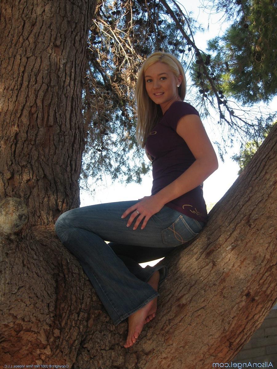 16P Heavenly Gorgeous Blonde Alison Angel Naked