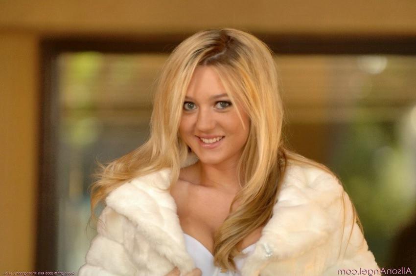 16P Heavenly Gorgeous Blonde Alison Angel Naked