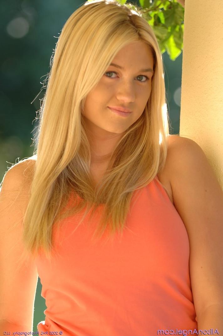 16P Heavenly Gorgeous Blonde Alison Angel Naked