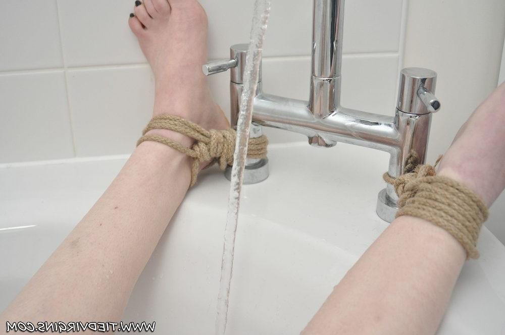 12P Slut gets a drowning sensation whilst tied up in the bath