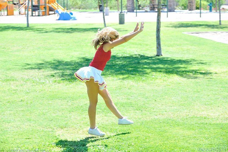 15P Naughty cheerleader on stripper pole with curling iron