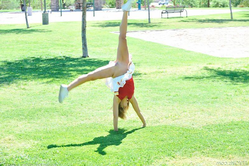 15P Naughty cheerleader on stripper pole with curling iron