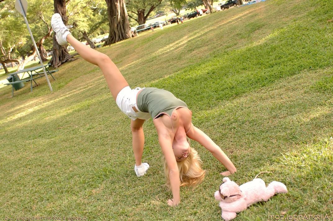 16P Heavenly Gorgeous Blonde Alison Angel Naked