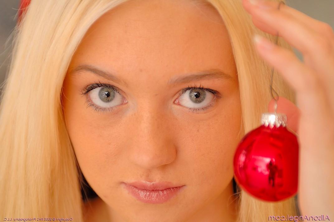 16P Heavenly Gorgeous Blonde Alison Angel Naked