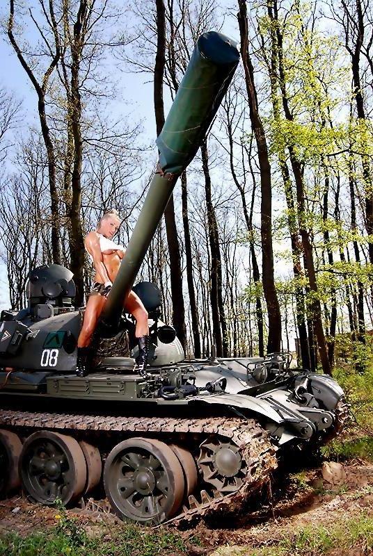 15P Kisztina Sereny sexy photoshooting on army tank