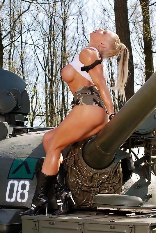15P Kisztina Sereny sexy photoshooting on army tank