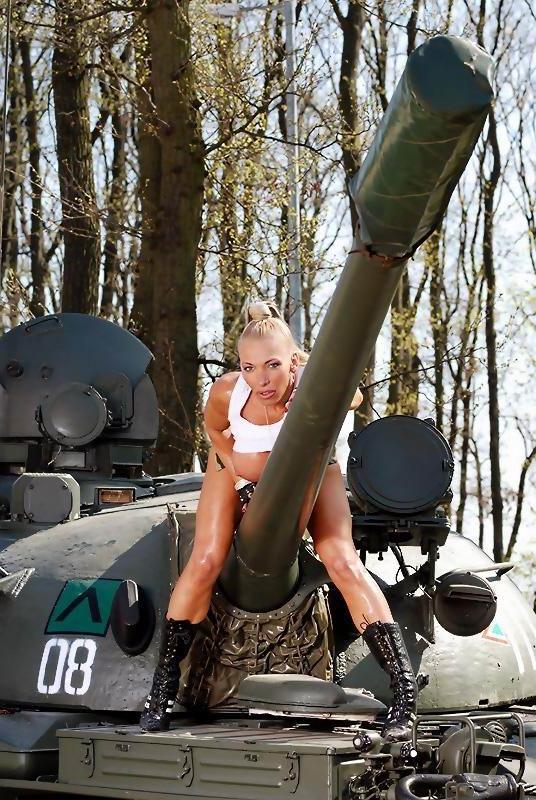 15P Kisztina Sereny sexy photoshooting on army tank