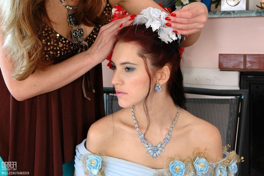 13P Older lesbian making a young bride cheat her fiance playing slits and clits