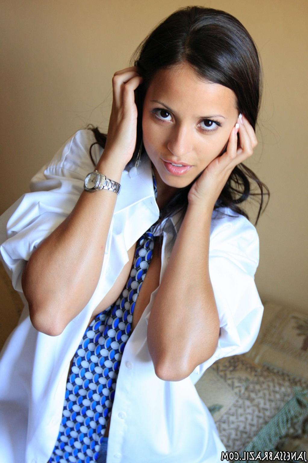 15P Busty babe wearing a tie only