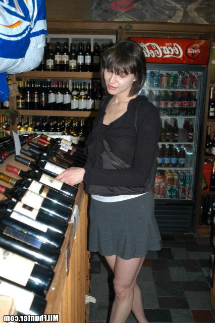 16P Short haired brunette milf gets the dick her babys daddy cant give her