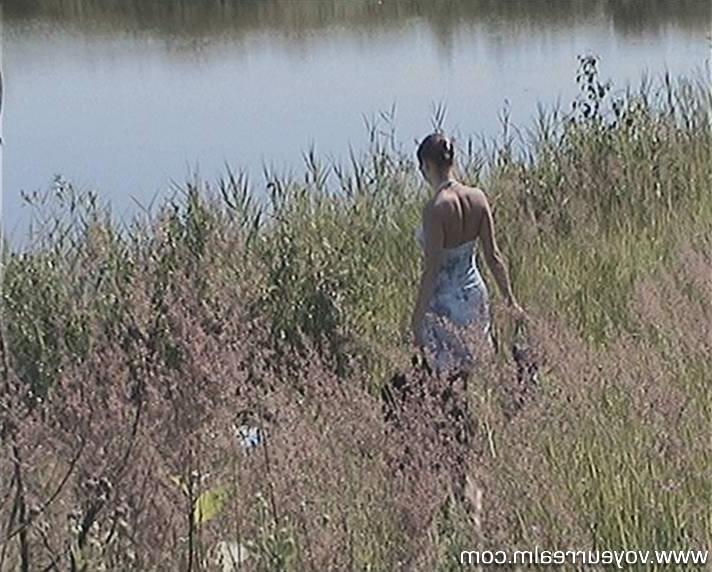 15P Spy on lonely nude babe taking sunbath