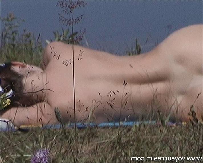 15P Spy on lonely nude babe taking sunbath