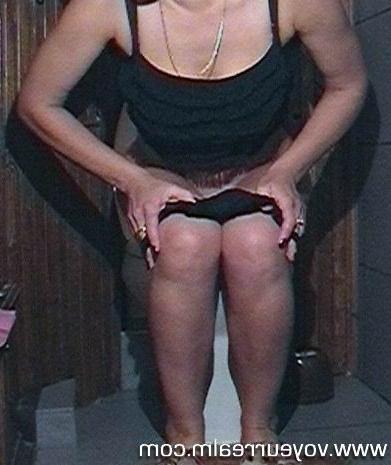 15P Spy on pissing babe with hidden toilet cam