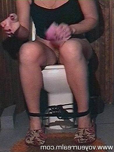 15P Spy on pissing babe with hidden toilet cam