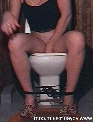 15P Spy on pissing babe with hidden toilet cam