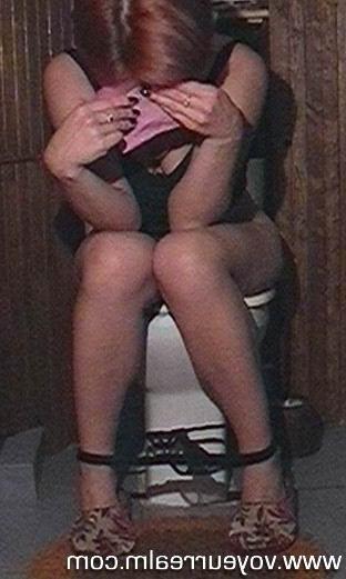 15P Spy on pissing babe with hidden toilet cam