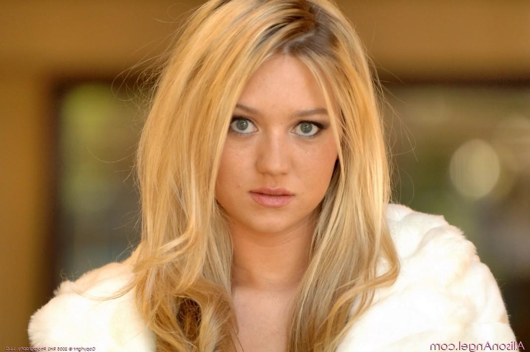 16P Heavenly Gorgeous Blonde Alison Angel Naked