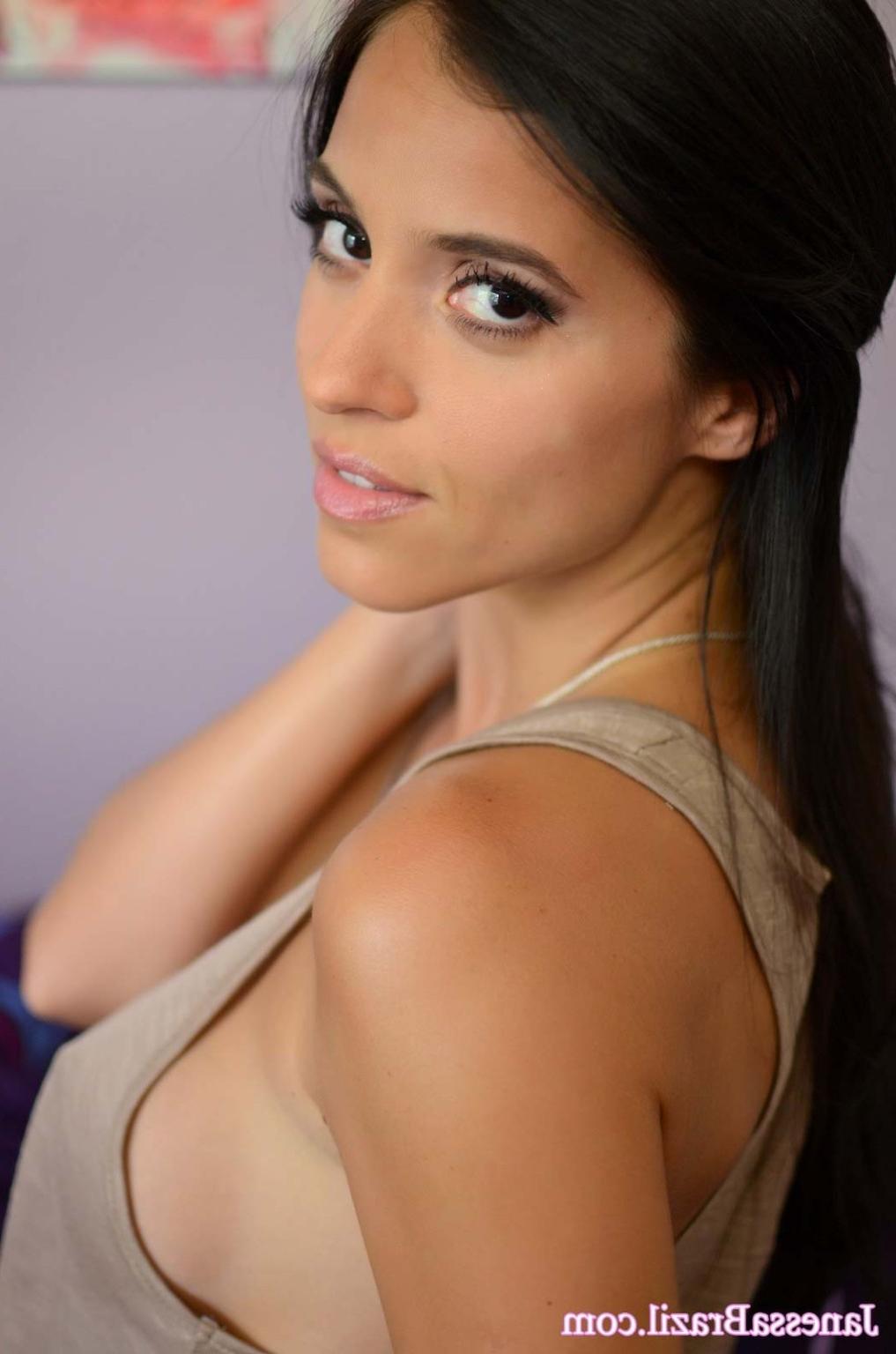 16P Busty Brazilian babe