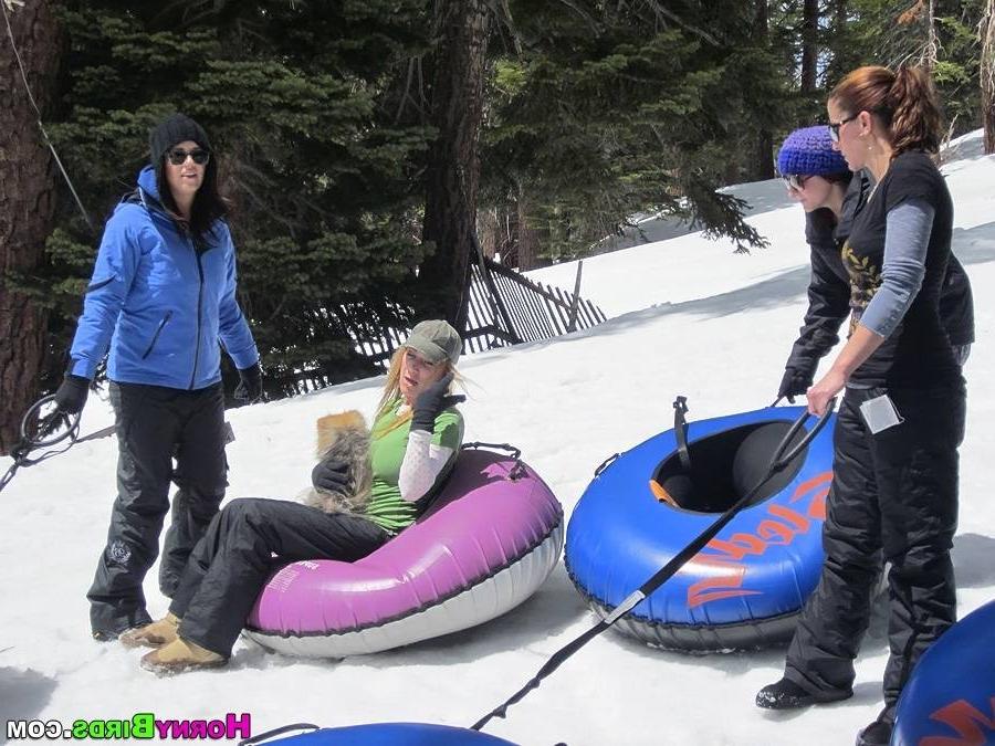 15P Sexy girl weekend in cold snow showing everthing